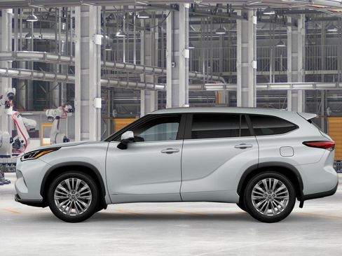 New 2026 Toyota Highlander Platinum image 4