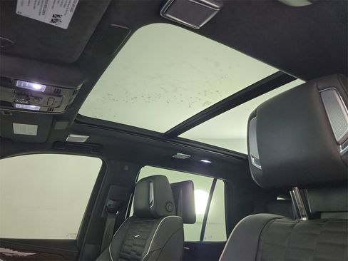 Certified 2023 Cadillac Escalade Sport Platinum w/ LPO, ONYX Package image 18