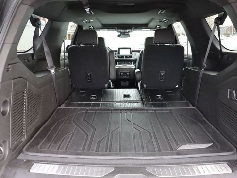 Used 2023 Chevrolet Suburban Z71 w/ Luxury Package image 44