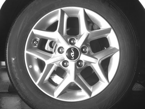 Used 2025 Kia Soul LX w/ LX Technology Package FWD image 15