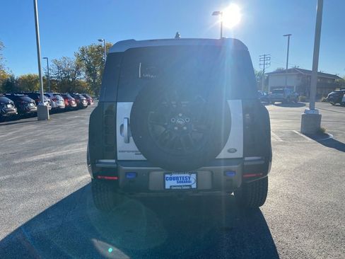 Used 2021 Land Rover Defender 90 X-Dynamic S image 6