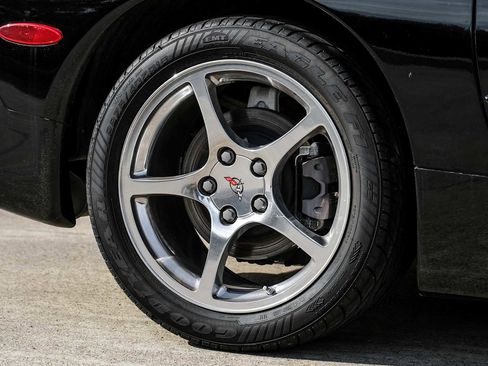 Used 2002 Chevrolet Corvette Convertible w/ Preferred Equipment Group2 image 51