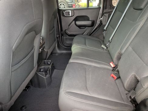 Used 2018 Jeep Wrangler Unlimited Sport S image 19