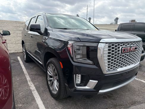 Used 2021 GMC Yukon Denali w/ Denali Premium Package image 3
