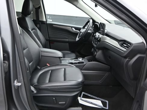 Used 2021 Ford Escape Titanium image 10