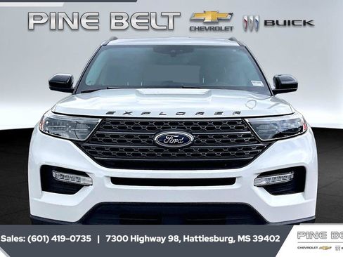 Used 2023 Ford Explorer XLT w/ Equipment Group 202A RWD image 3