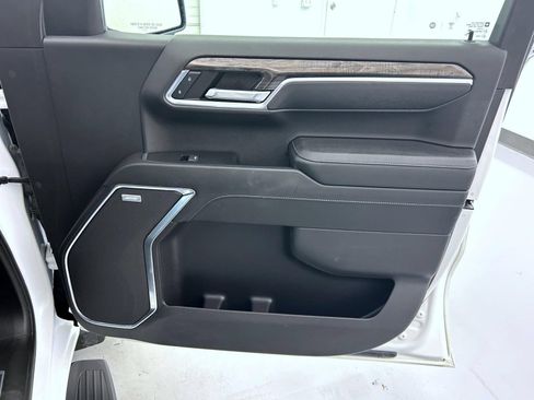 Used 2023 Chevrolet Silverado 1500 LTZ AWD/4WD image 16