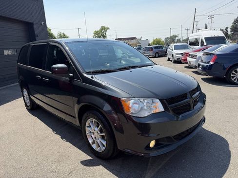 Used 2011 Dodge Grand Caravan R/T w/ Entertainment Group 1 FWD image 3