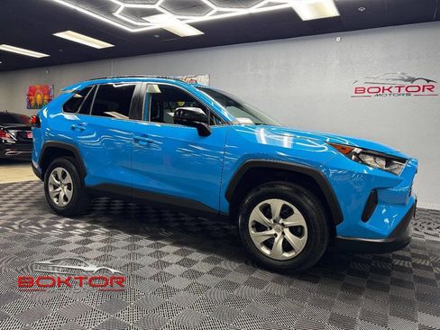 Used 2020 Toyota RAV4 LE FWD image 1