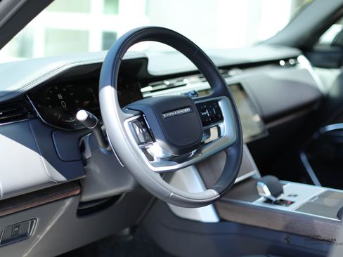 Used 2025 Land Rover Range Rover Autobiography image 27