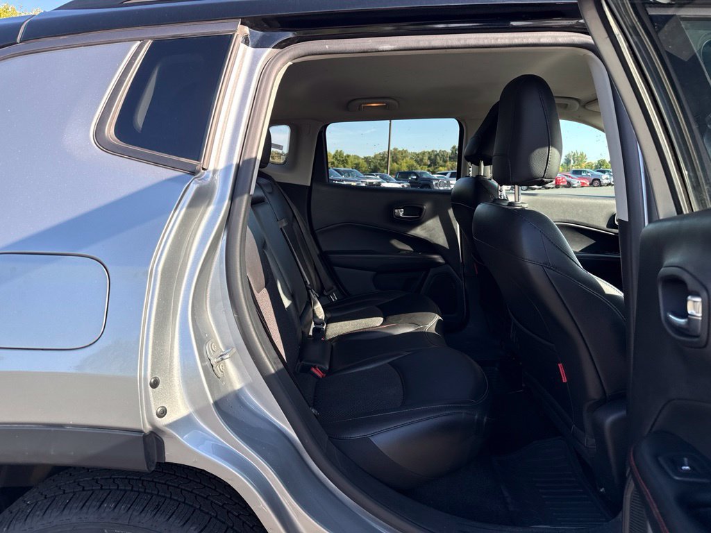 Used 2020 Jeep Compass Trailhawk AWD/4WD image 12