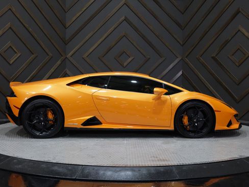 Used 2020 Lamborghini Huracan EVO image 8