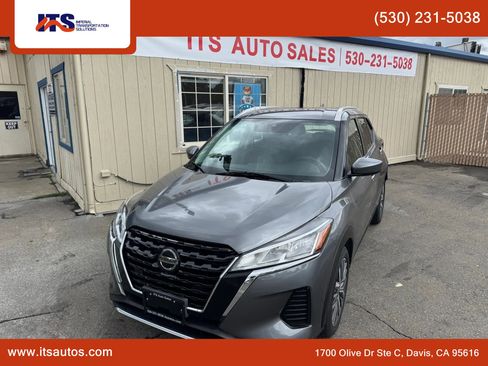 Used 2021 Nissan Kicks SV image 1