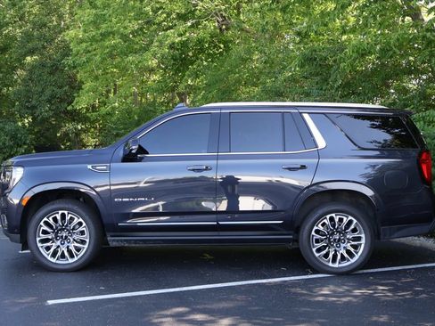 Certified 2024 GMC Yukon Denali Ultimate w/ LPO, Floor Liner Package AWD/4WD image 4