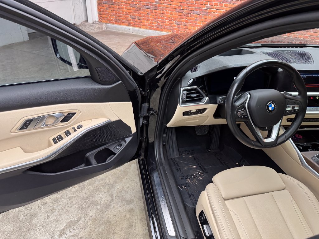 Used 2021 BMW 330i xDrive Sedan w/ Premium Package AWD/4WD image 9
