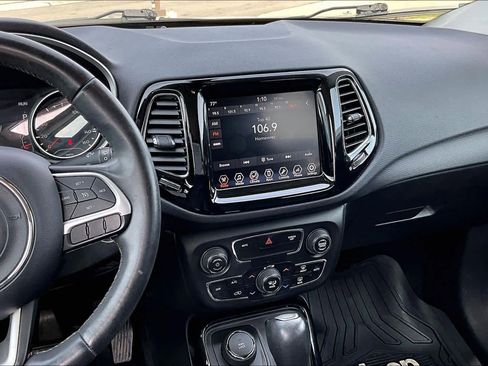 Used 2018 Jeep Compass Limited image 7