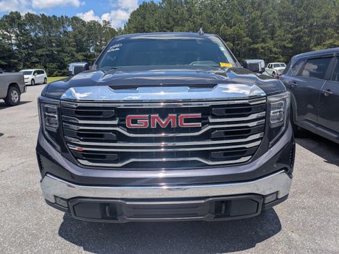 Used 2022 GMC Sierra 1500 SLT w/ SLT Convenience Package AWD/4WD image 2