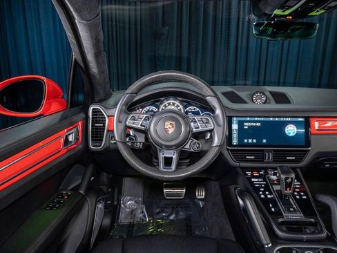 Used 2020 Porsche Cayenne Turbo image 17