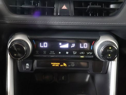 Used 2021 Toyota RAV4 LE AWD/4WD image 39