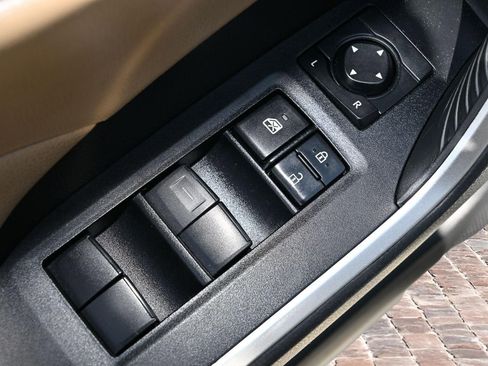Used 2021 Toyota RAV4 XLE w/ Convenience Package FWD image 26