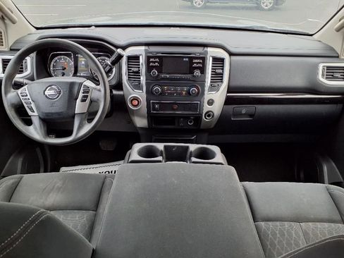 Used 2017 Nissan Titan SV RWD image 14