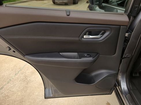 Used 2023 Nissan Rogue SL w/ SL Premium Package FWD image 14