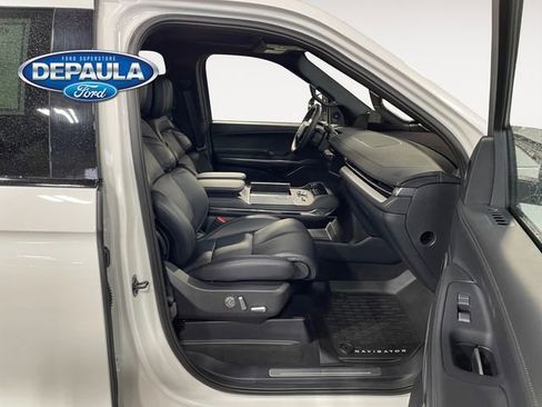 Used 2025 Lincoln Navigator Reserve w/ Jet Appearance Package image 19