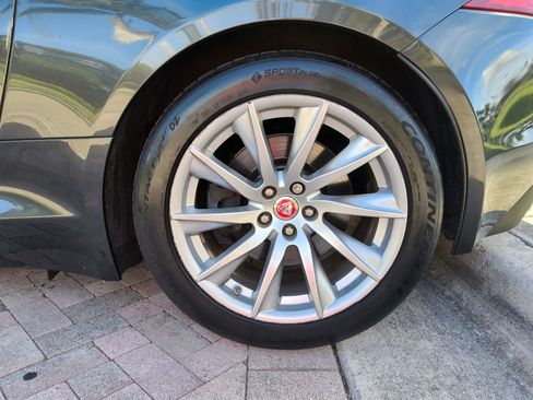 Used 2016 Jaguar F-TYPE Coupe RWD image 38