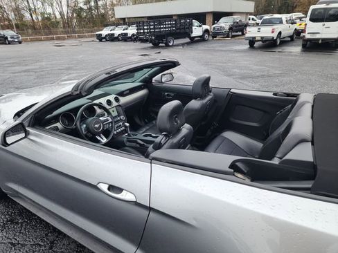 Used 2021 Ford Mustang Premium image 10