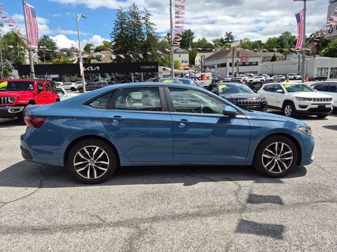 Used 2025 Volkswagen Jetta SE FWD image 5