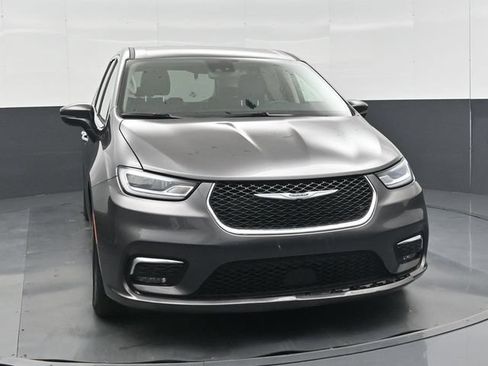 Used 2023 Chrysler Pacifica Touring-L FWD image 12