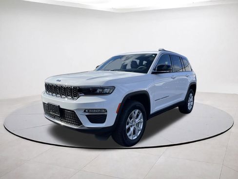 Certified 2023 Jeep Grand Cherokee Limited image 3