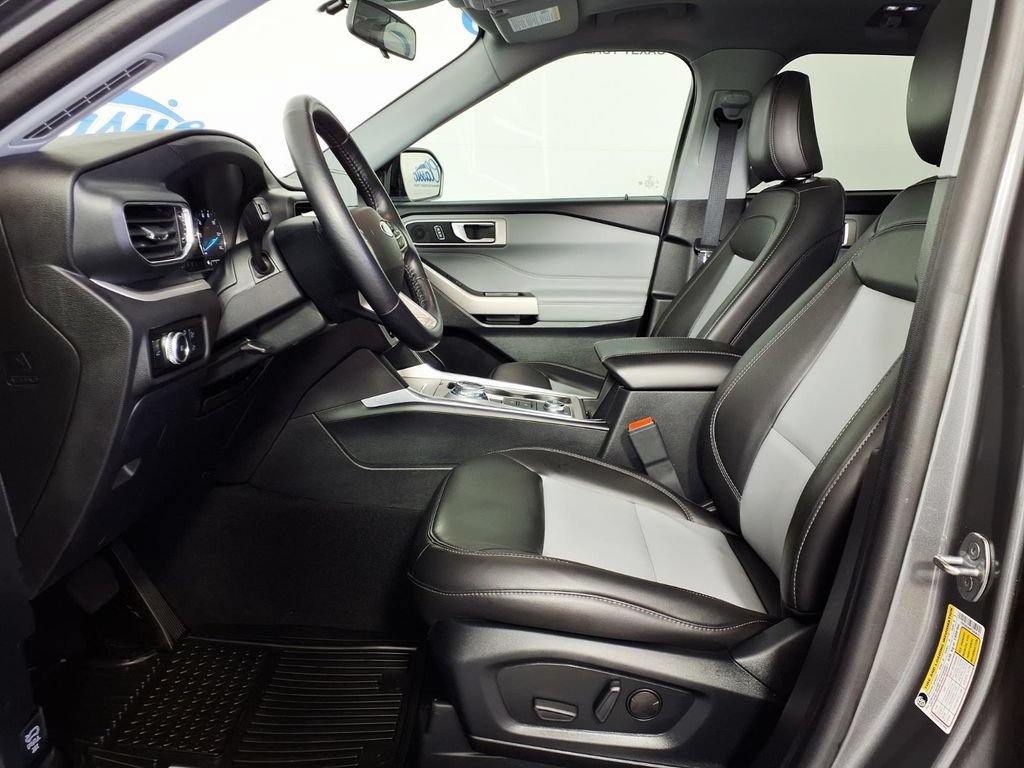 Used 2023 Ford Explorer XLT w/ Equipment Group 202A AWD/4WD image 7