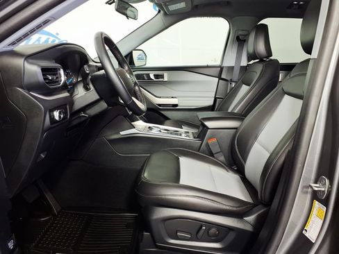 Used 2023 Ford Explorer XLT w/ Equipment Group 202A AWD/4WD image 7
