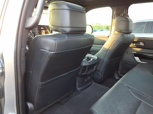 Used 2025 Toyota Tundra Limited AWD/4WD image 9