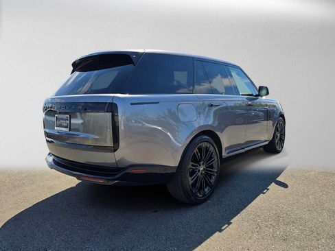 Used 2024 Land Rover Range Rover SE AWD/4WD image 3