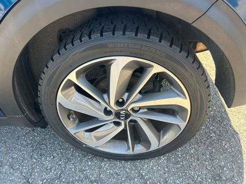 Used 2017 Kia Niro Touring image 6