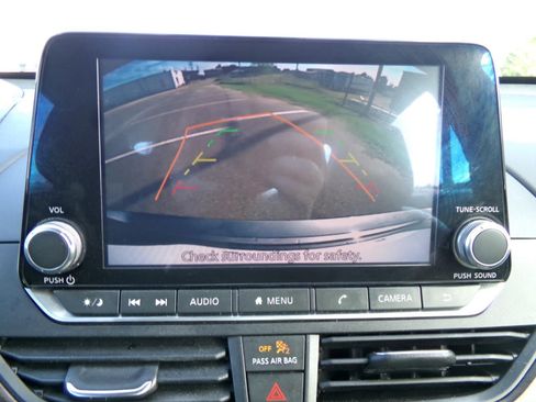 Used 2024 Nissan Altima 2.5 SV image 9