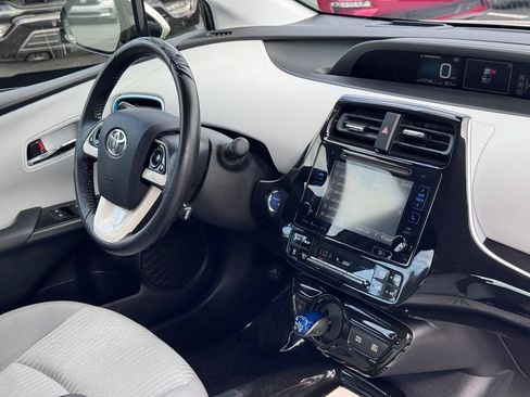 Used 2016 Toyota Prius Three w/ Advanced Technology Package FWD image 5