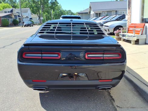 Used 2016 Dodge Challenger R/T RWD image 7