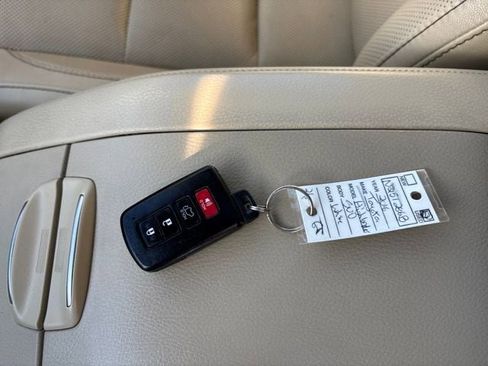 Used 2016 Toyota Highlander Limited image 31