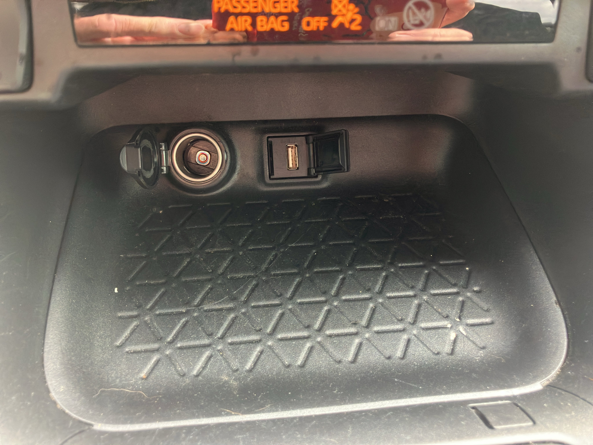 Used 2021 Toyota RAV4 LE AWD/4WD image 19