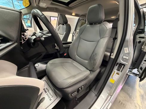 Used 2022 Toyota Sienna XLE image 10