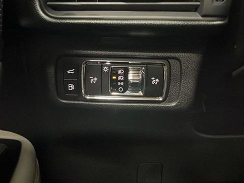 Used 2025 Lincoln Corsair Grand Touring image 34