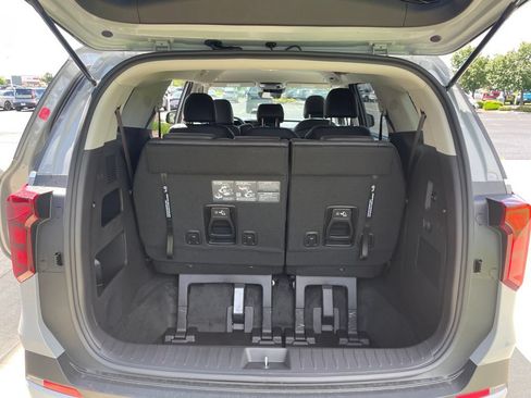 New 2027 Kia Carnival FWD image 14