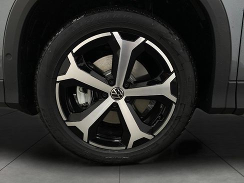 New 2026 Volkswagen Tiguan SE image 12