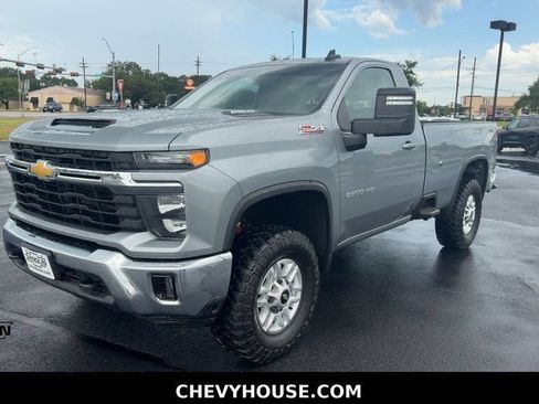 Used 2025 Chevrolet Silverado 2500 LT w/ Convenience Package AWD/4WD image 4