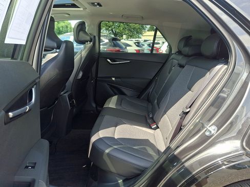 Used 2025 Kia Niro SX Touring FWD image 10
