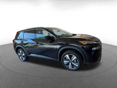 Used 2026 Nissan Rogue SL FWD image 2