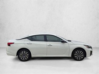 Used 2025 Nissan Altima 2.5 SV FWD video 4